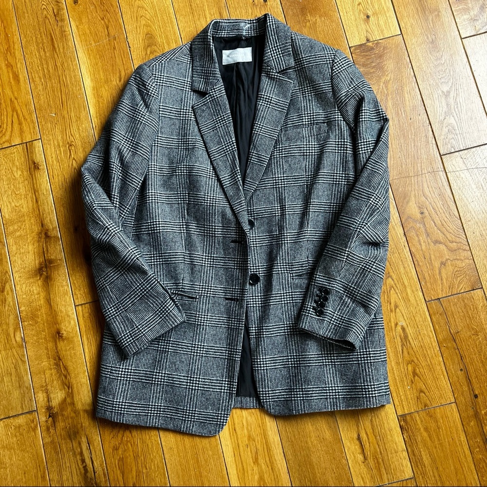 Everlane black and white blazer